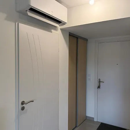 Neuf Piscine De Standing A Pied 아파트 위제