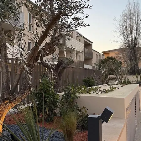 Neuf Piscine De Standing A Pied Apartment Uzes