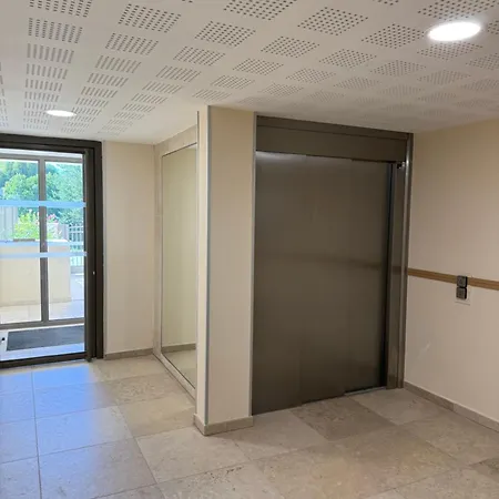 Neuf Piscine De Standing A Pied 위제