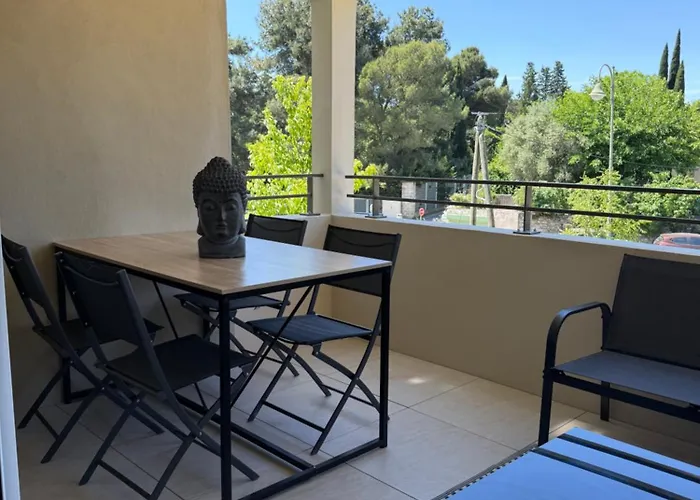 Neuf Piscine De Standing A Pied Apartment Uzes